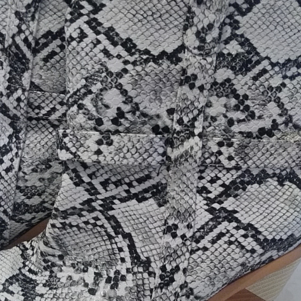 Boots - Picture 3 of 6